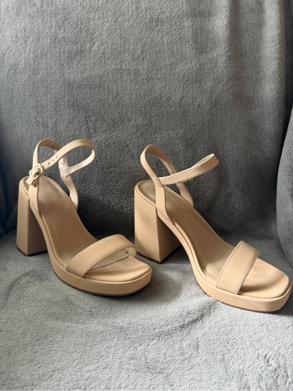 DREAM PAIRS Heels